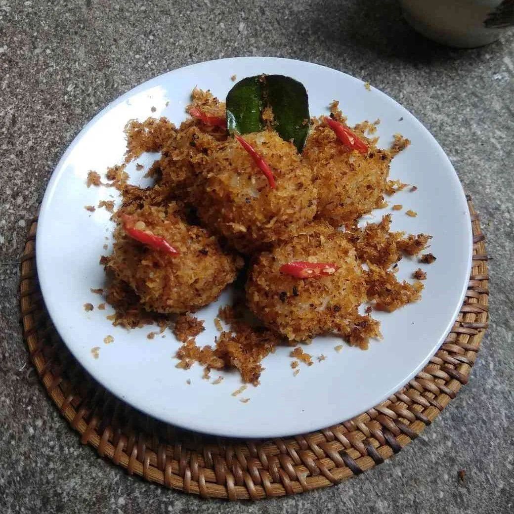 Bola-Bola Ketan Serundeng