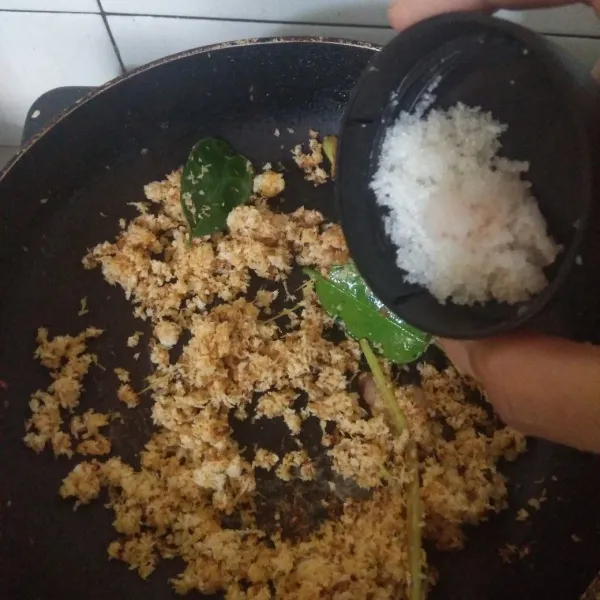 Bumbui gula dan garam.