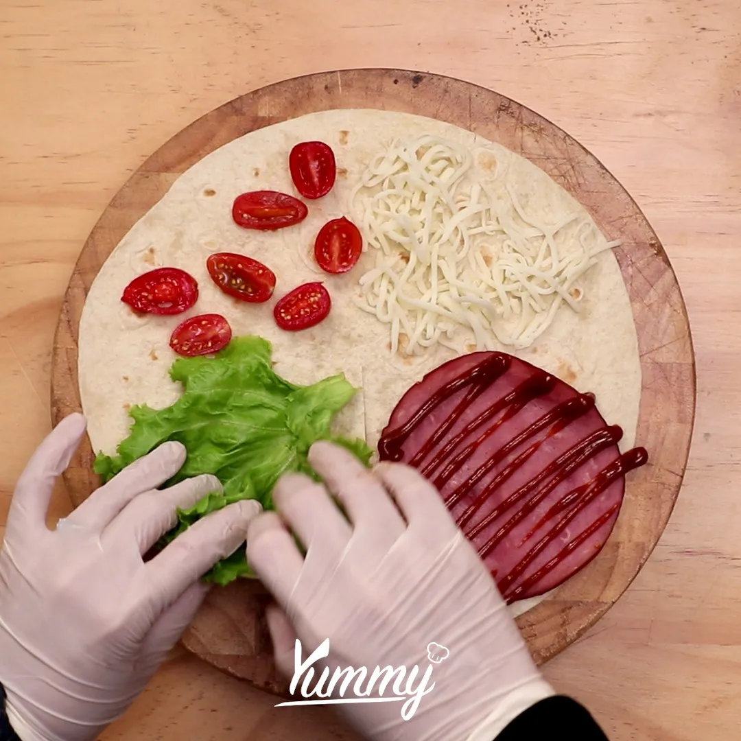 Step 3 Salad Tortilla Sandwich