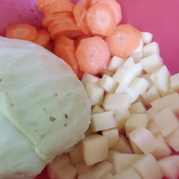 Potong-potong sayuran.