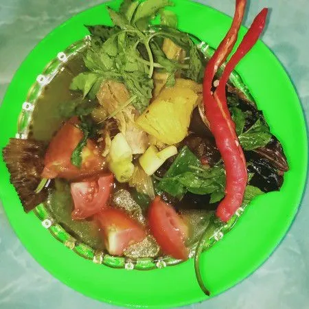 Masakan pindang ikan salai sudah jadi. Hias dengan tambahan cabai agar lebih cantik.