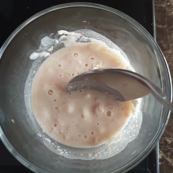 Campur semua bahan biang, diamkan selama 15 menit.