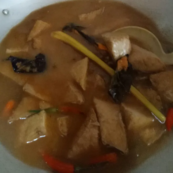 Masukan bumbu halus, koreksi rasa