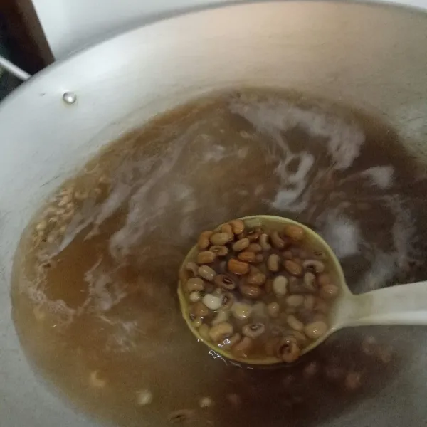 Rebus kacang tolo hingga setengah empuk