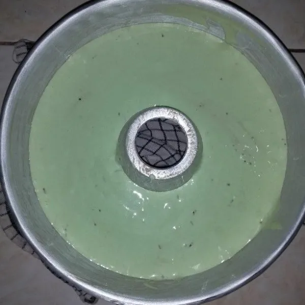 Masukan loyang ke dalam oven yang telah dipanaskan. Panggang selama 30 menit atau sesuaikan dengan suhu oven masing - masing.