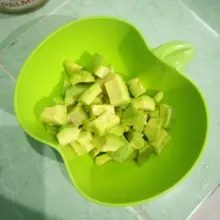 Potong dadu buah alpukat