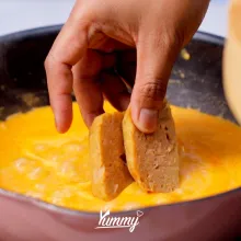 Setelah mengental masukkan daging imitasi yang telah di goreng ke dalam ...