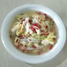 Siapkan mangkuk saji. Tuang tumis sawi putih kecombrang ke dalam mangkuk saji. Siap dihidangkan.