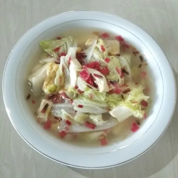 Siapkan mangkuk saji. Tuang tumis sawi putih kecombrang ke dalam mangkuk saji. Siap dihidangkan.