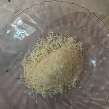 keju diparut terlebih dahulu.