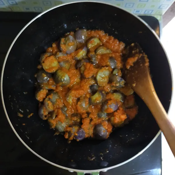 Aduk hingga tercampur rata, masak sebentar lalu angkat.