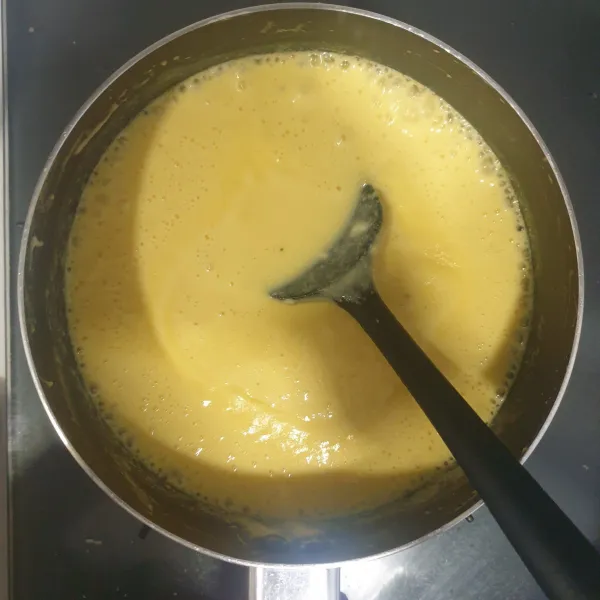 Masak Cream sup , sambil terus diaduk Sampai mendidih dan mengental. angkat dan sajikan.