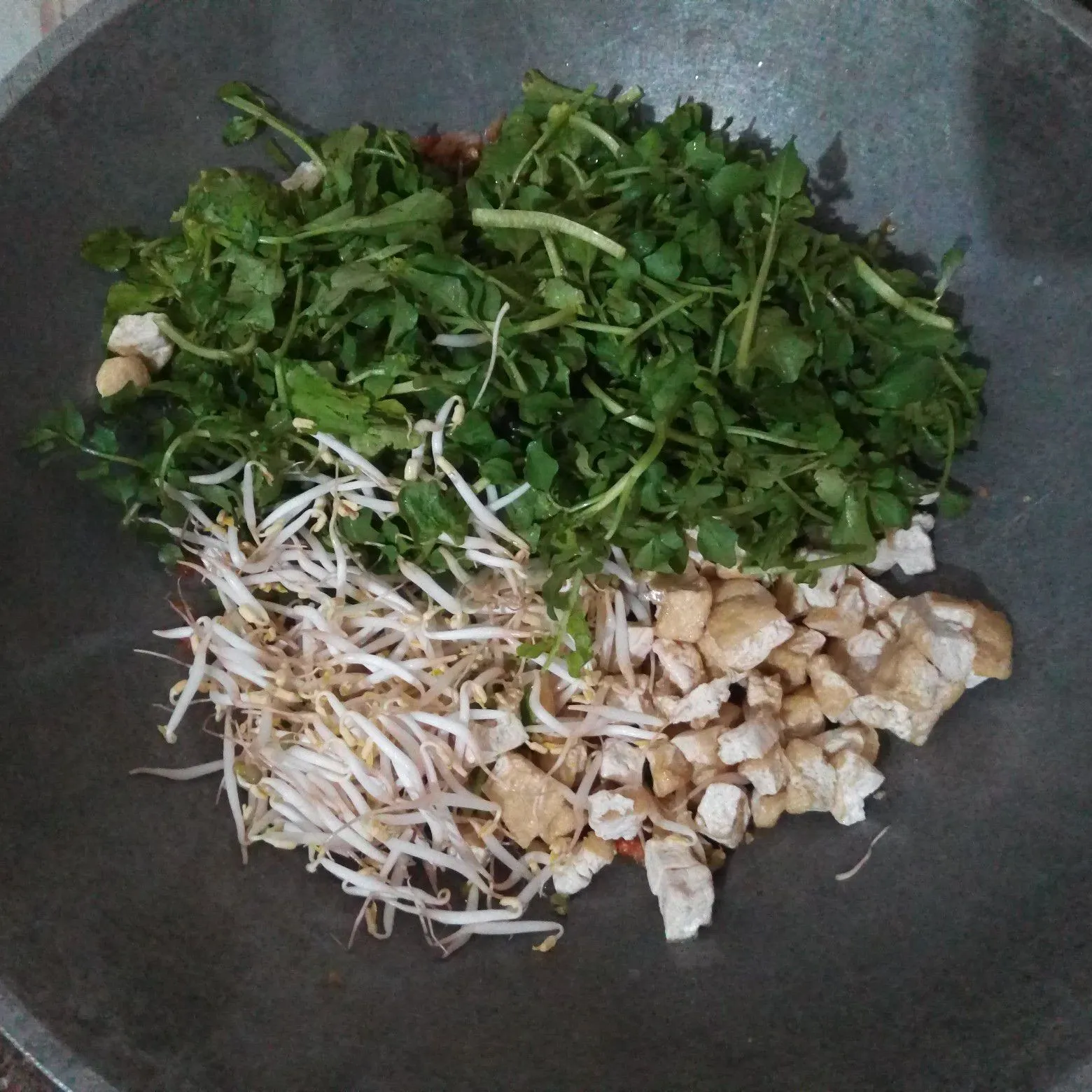 Step 4 Tumis Selada Kecambah Tahu Pedas