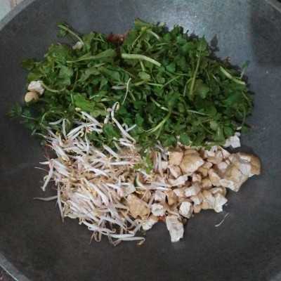 Step 4 Tumis Selada Kecambah Tahu Pedas