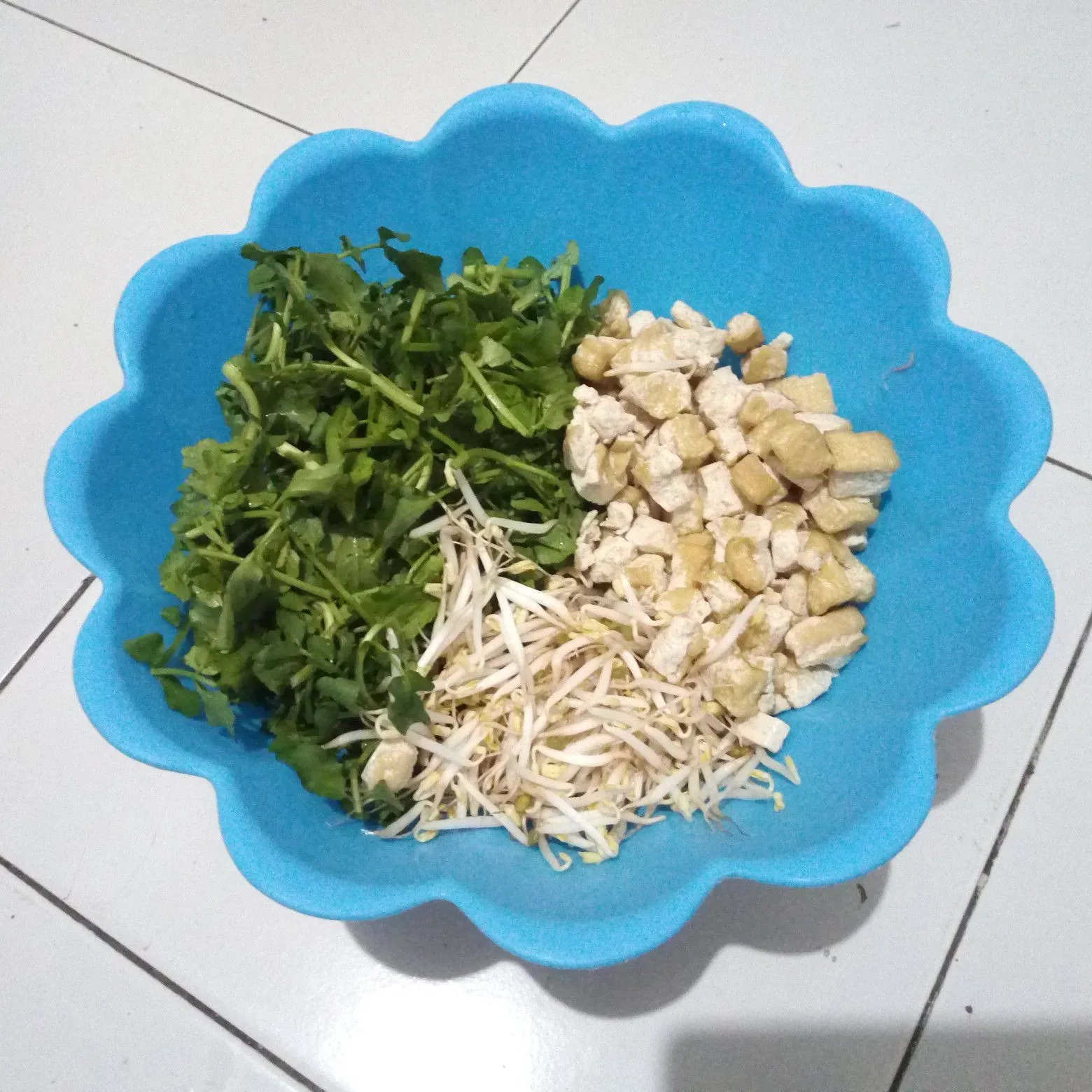 Step 1 Tumis Selada Kecambah Tahu Pedas