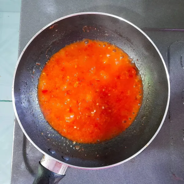 Masak hingga air meletup-letup, tes rasa bila sudah sesuai matikan api.