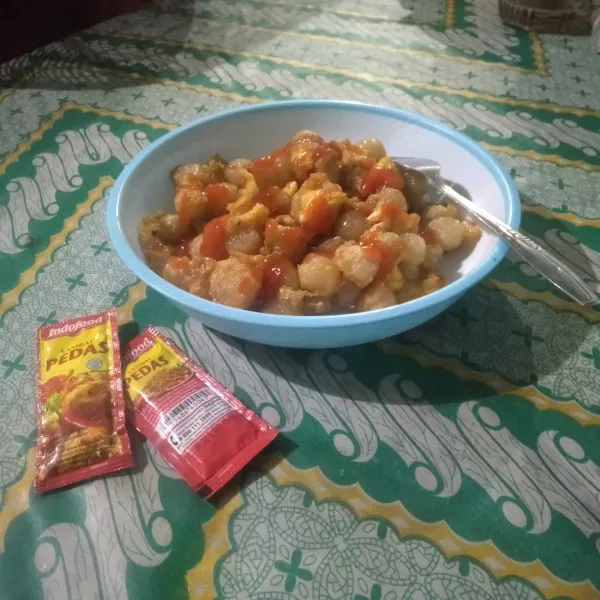 Sajikan dalam piring, dan beri saus sambal diatasnya, Acilor crispy siap dinikmati.