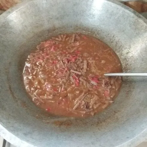 Masak hingga mendidih. Koreksi lagi rasanya.