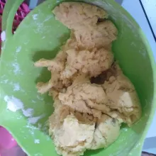 Aduk semua bahan hingga tercampur.