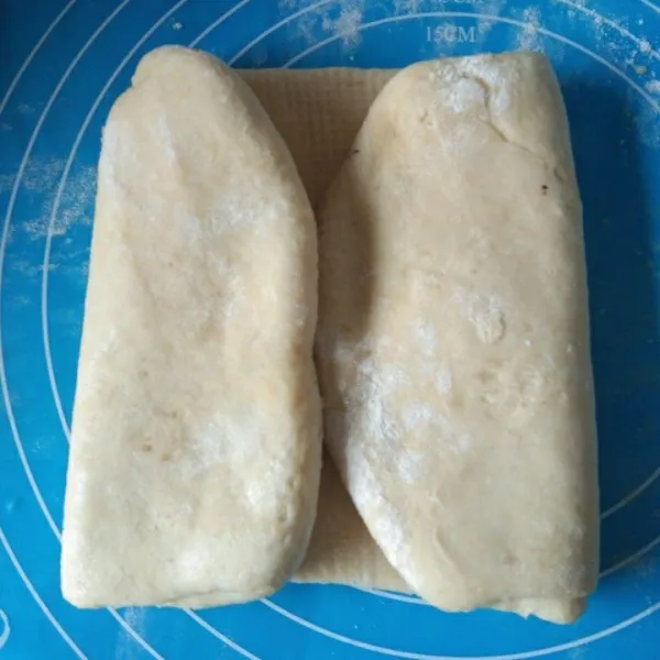 Giling lagi, lipat sisi kiri dan kanan ke bagian tengah.