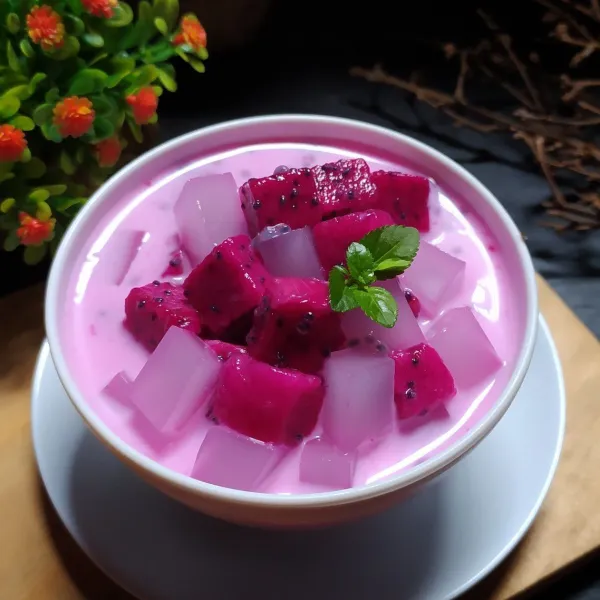 Sop Buah Naga de Coco Selasih