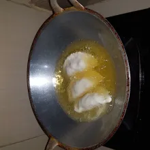 Goreng cireng hingga berwarna golden brown. Angkat dan tiriskan.