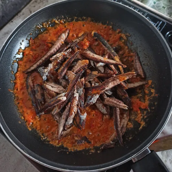 Masukan gereh yang sudah dihilangi durinya