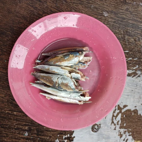 Cuci bersih gereh buah kepala dan ekor