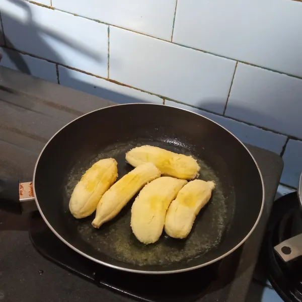 Panggang pisang sampe matang.