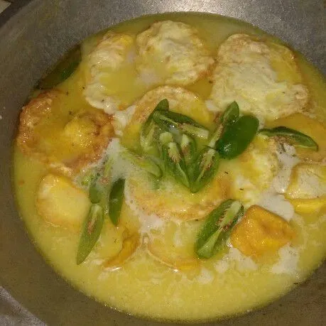 Masukkan gula, garam, kaldu bubuk dan cabe gendot. Aduk rata masak kembali sampai mendidih, koreksi rasa dan sajikan.