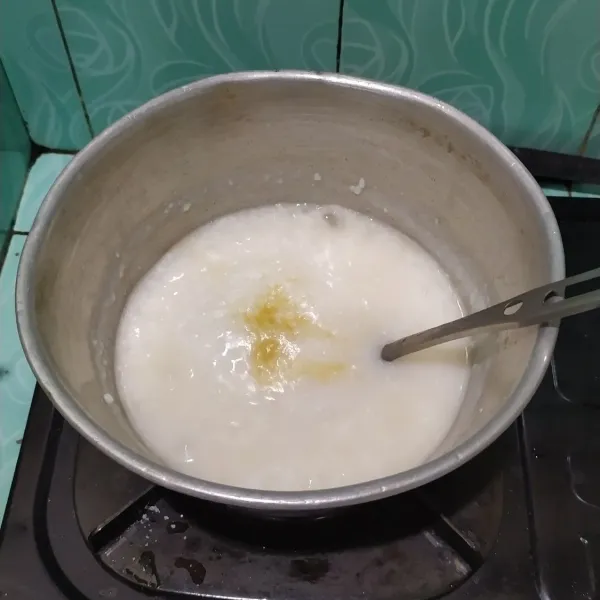 Masak nasi bersama bumbu hingga mendidih