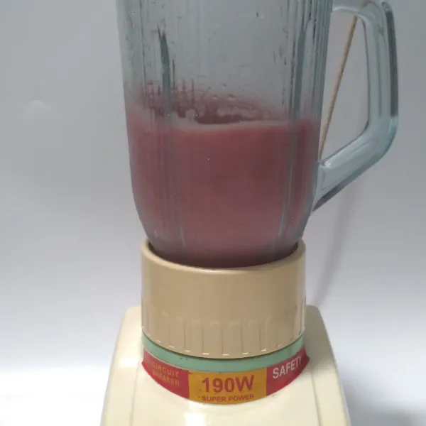 Blender anggur dan es batu.