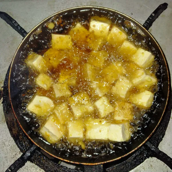 Goreng tahu hingga matang