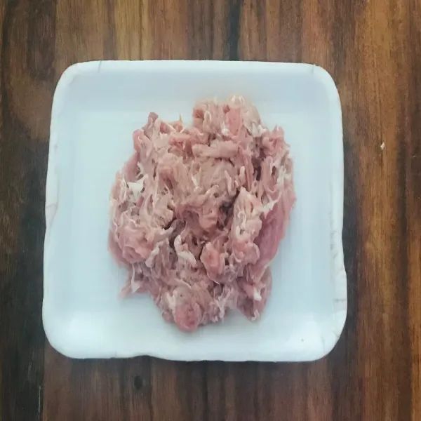 gunting tipis daging.