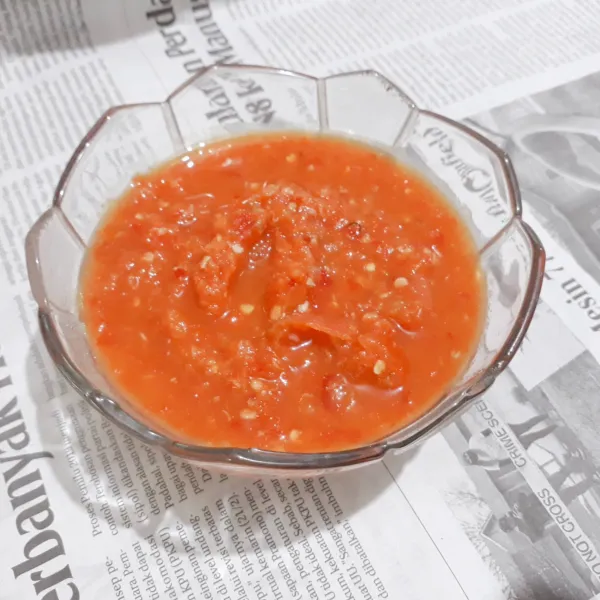 Tambahkan perasan air jeruk limau. Aduk rata. Sambal siap dinikmati.
