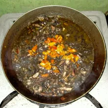 Bila sudah mendidih, masukkan irisan cabe tunggu sebentar agar kuah bercampur.