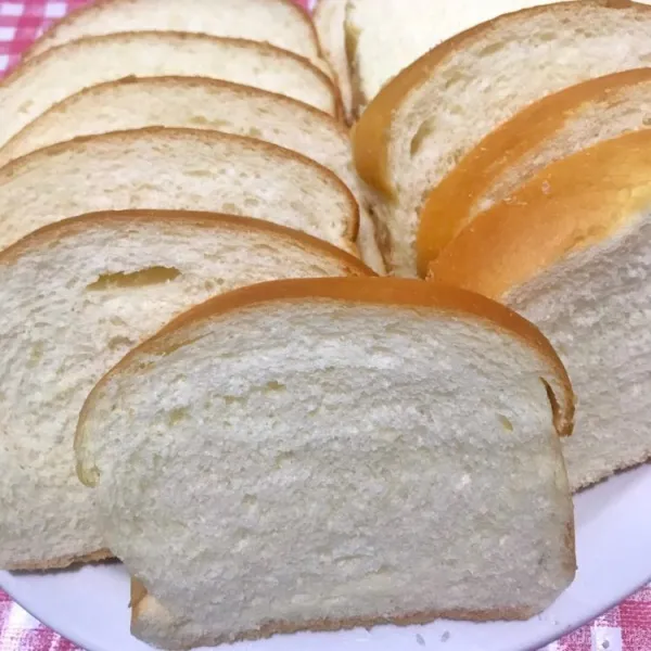 potong roti setelah dingin, lalu panggang sebentar hingga kecoklatan.