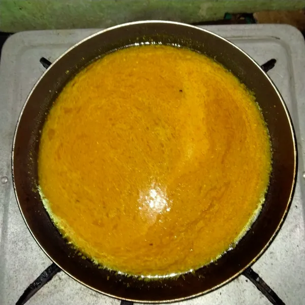 Masukkan air dan tunggu mendidih.