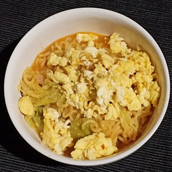 Masukkan orak arik telur kedalam mangkuk saji. siap dihidangkan selagi hangat