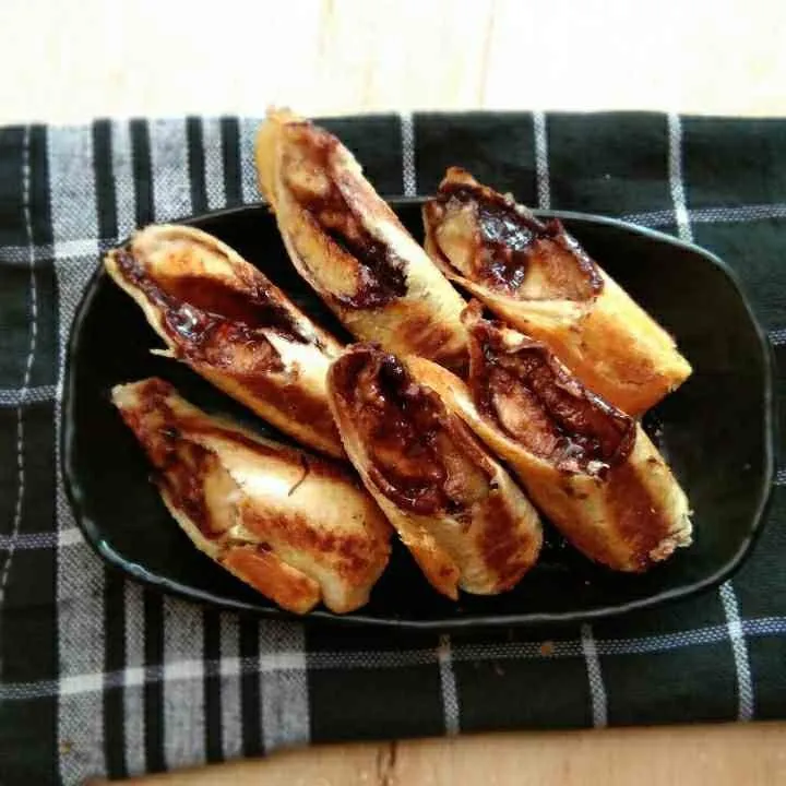 Roti Tawar Bakar Isi Pisang Cokelat