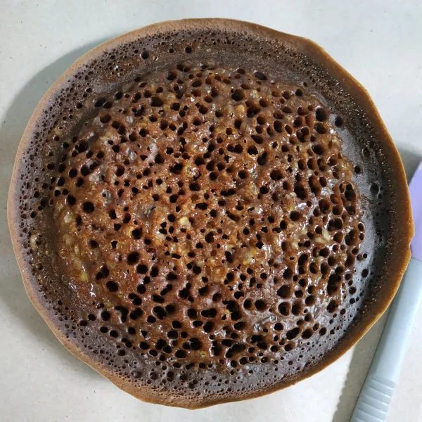 Setelah matang, angkat dan segera olesi dengan margarin.