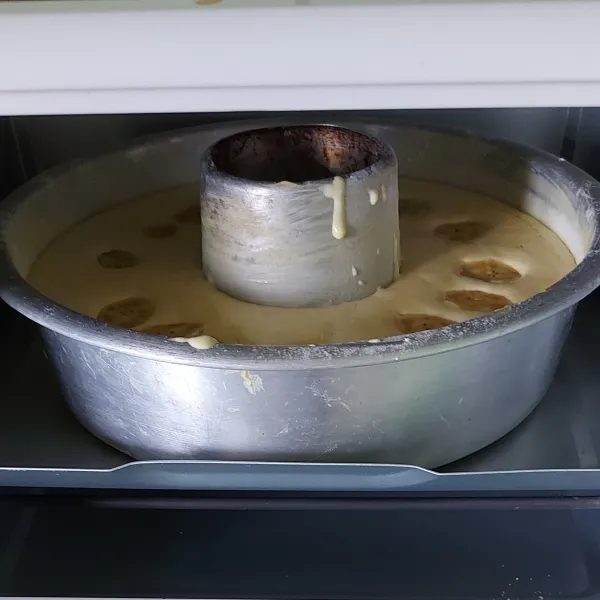 Panggang adonan di dalam oven dengan menggunakan suhu 170 derajat celcius dengan waktu kurang lebih 25-30 menit