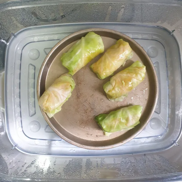 Kukus siomay Ayam Kubis Selama 20 Menit sampai matang.