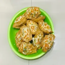 Setelah tumisan sayuran dingin, lalu masukkan kedalam tahu yang sudah dibalik, lakukan hingga tahu habis.