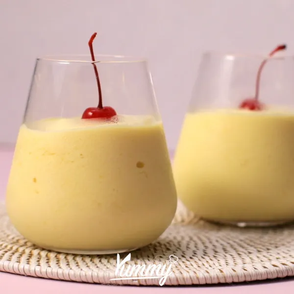 Frozen Yogurt Nanas siap untuk disajikan.