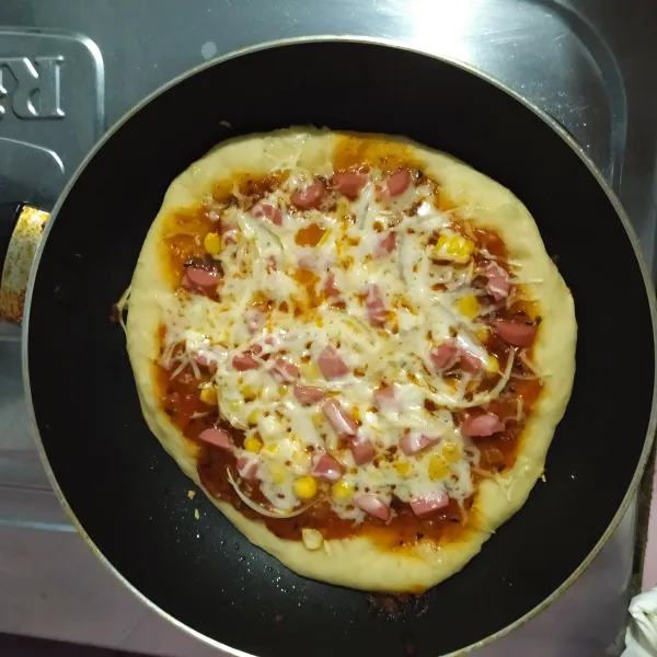 Agar lebih nikmat bisa diberi keju Mozzarella l, kemudian panggang diatas kompor dengan api sangat kecil. tips: ketika memangang teflon ditutup.