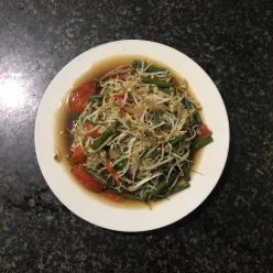 Tumis kecambah kacang panjang