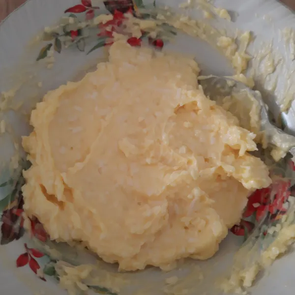 Campur bahan filling, pipihkan dan simpan di chiller.