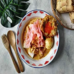 Katupek Gulai Cubadak Khas Padang