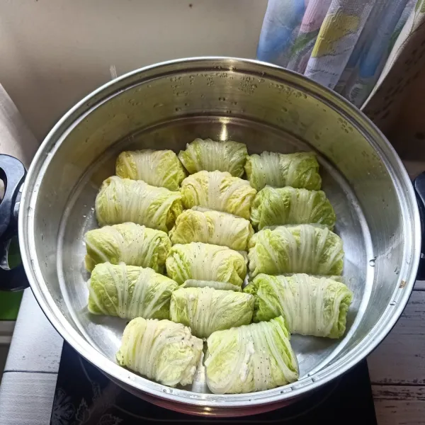 Kukus selama 30 menit. Sajikan dengan cocolan saus dimsum homemade.